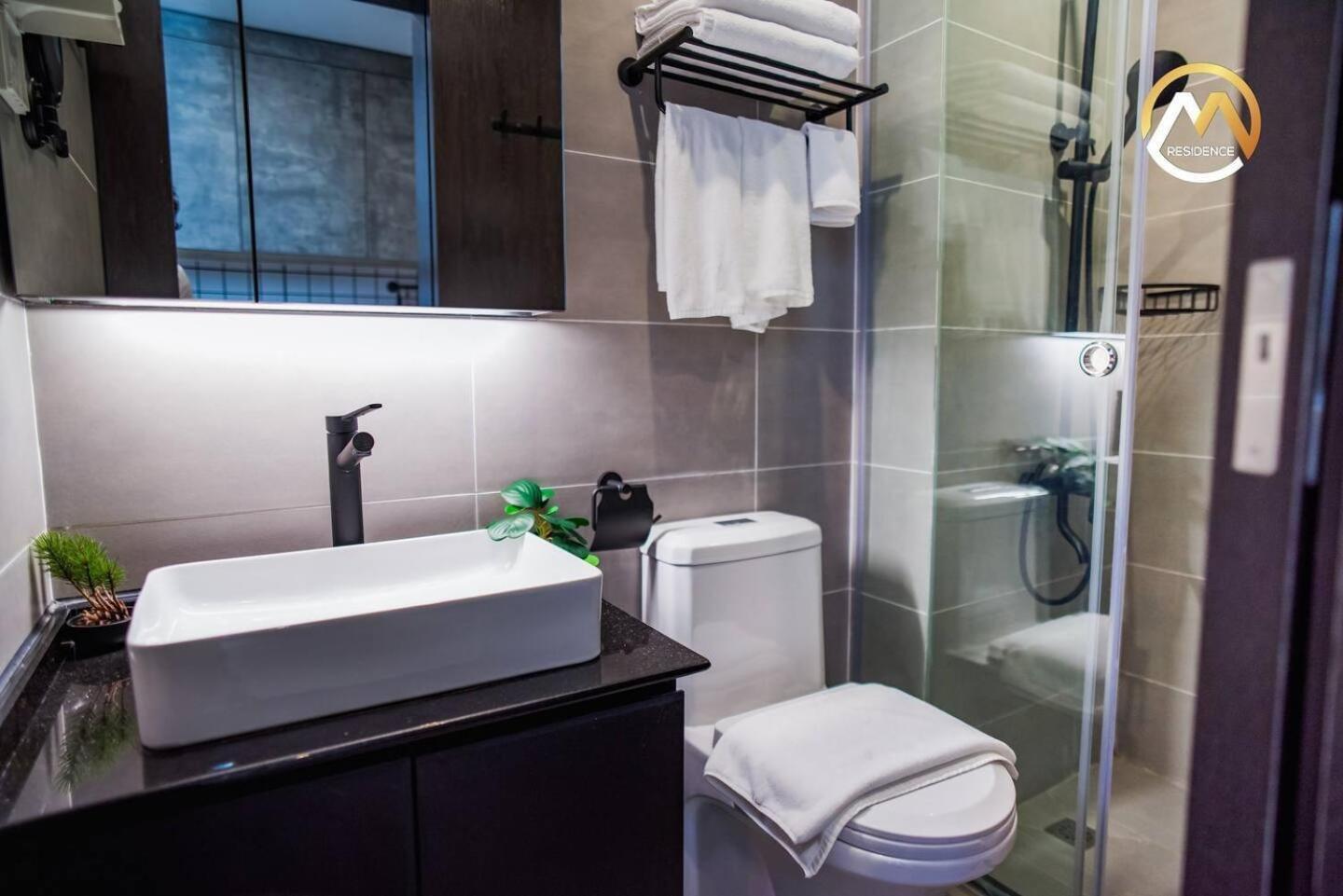 Hotel Serviced Apartments Top One Infinity Pool With View Of 360 Degree Phnom Penh Esterno foto