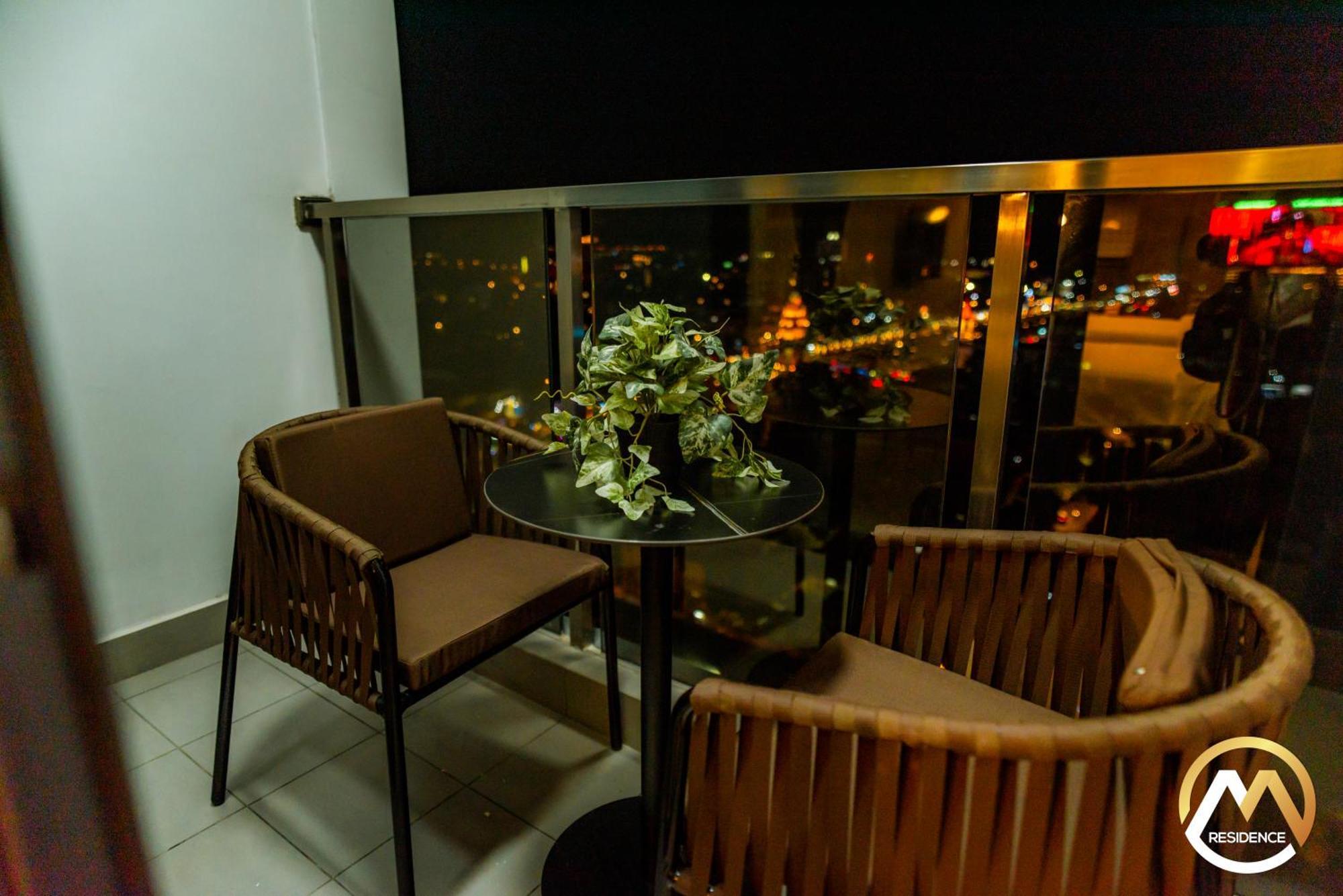 Hotel Serviced Apartments Top One Infinity Pool With View Of 360 Degree Phnom Penh Esterno foto