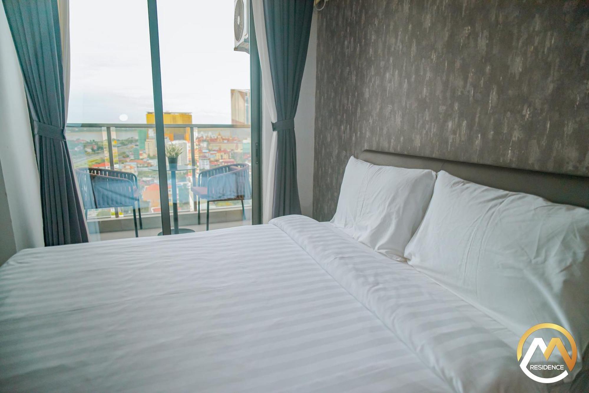 Hotel Serviced Apartments Top One Infinity Pool With View Of 360 Degree Phnom Penh Esterno foto