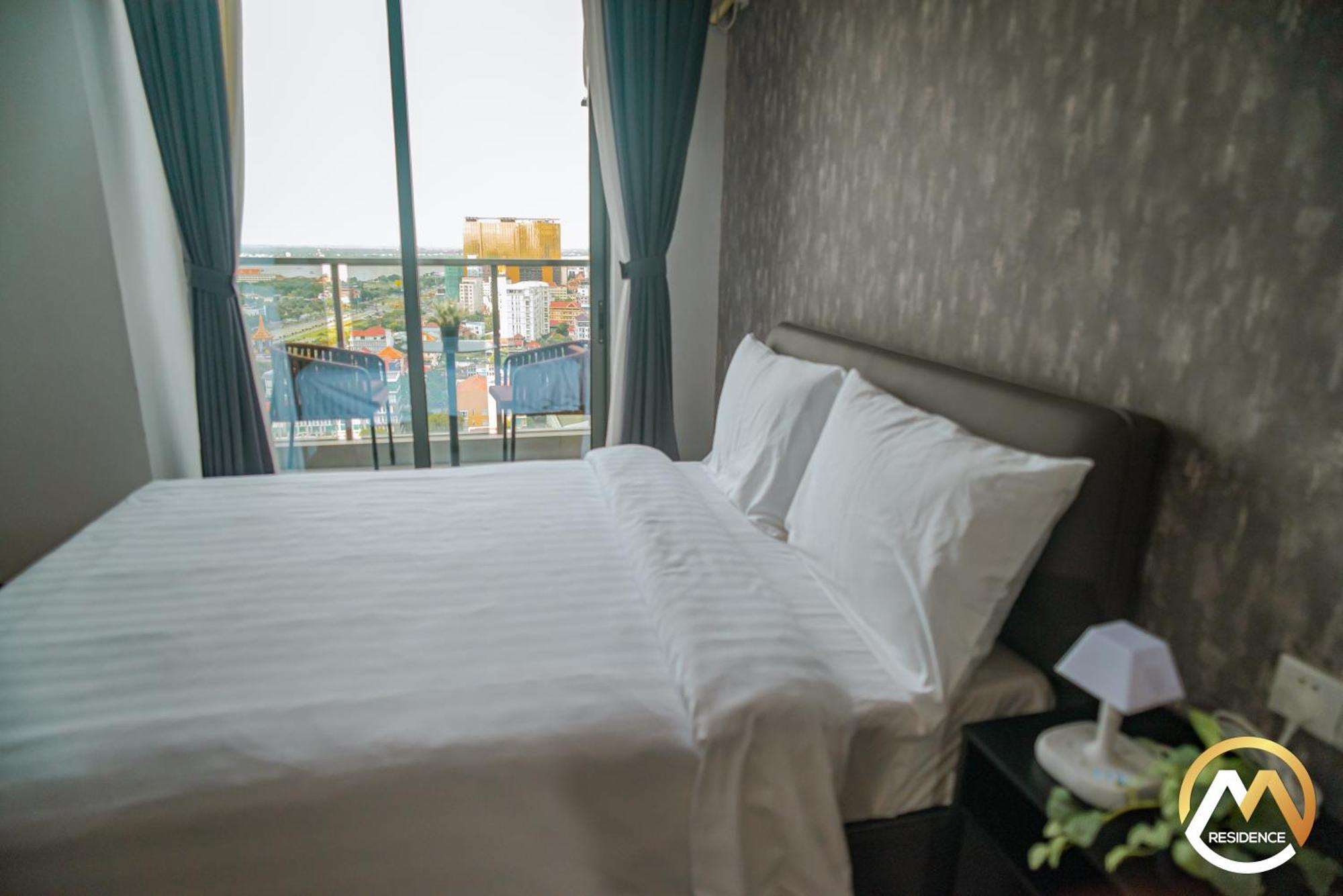 Hotel Serviced Apartments Top One Infinity Pool With View Of 360 Degree Phnom Penh Esterno foto