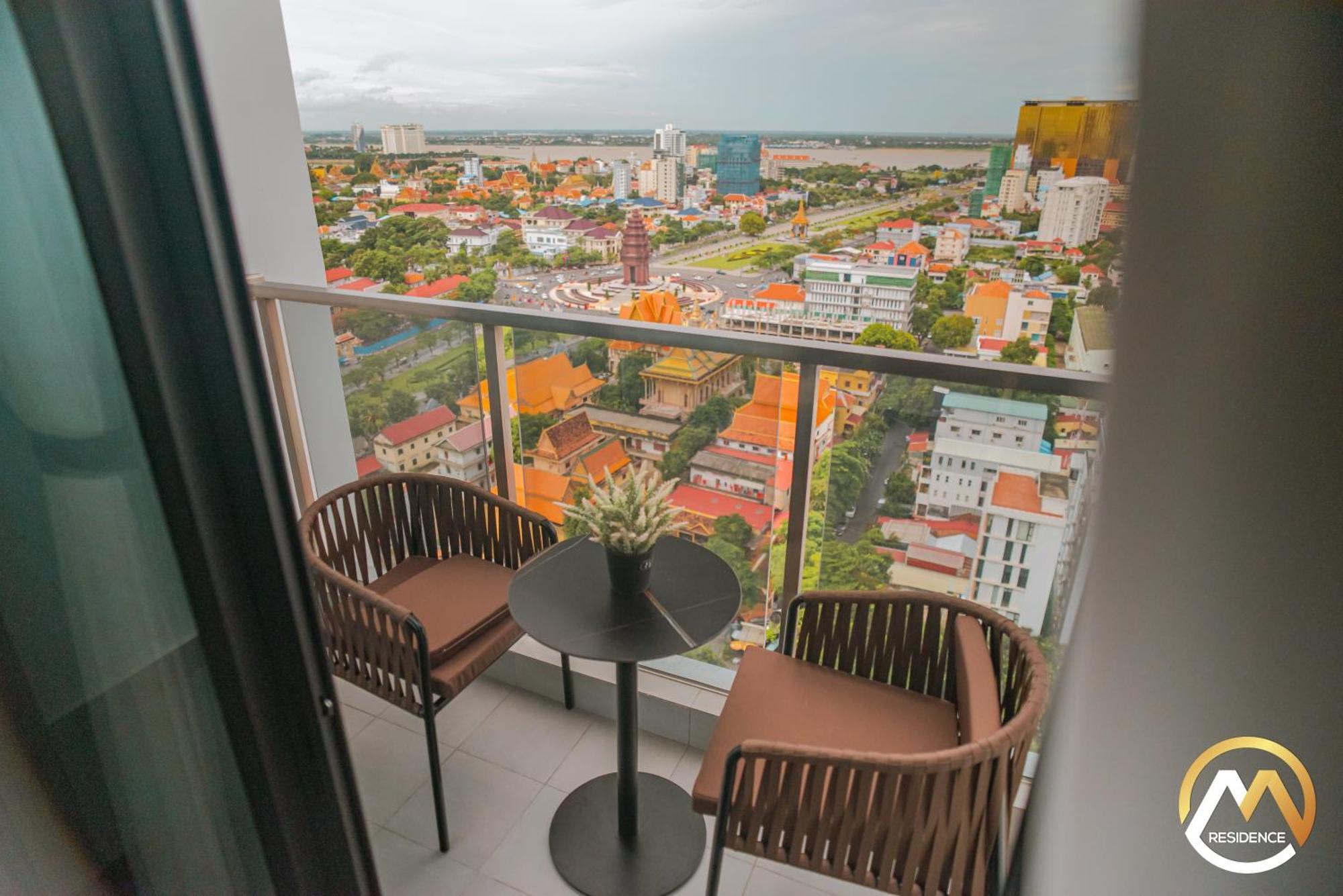 Hotel Serviced Apartments Top One Infinity Pool With View Of 360 Degree Phnom Penh Esterno foto