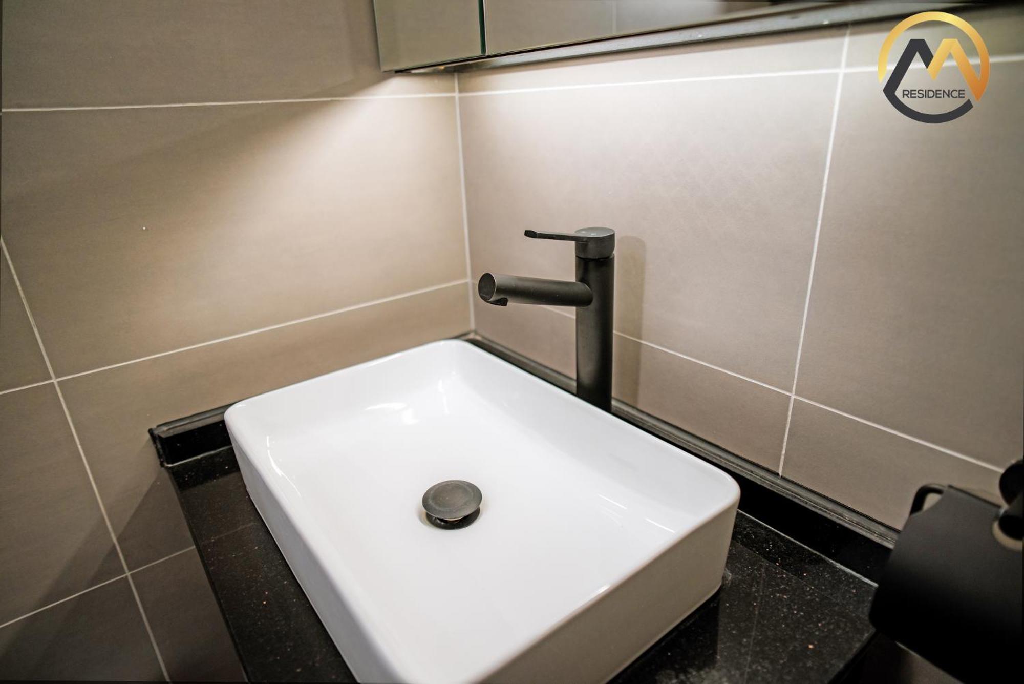 Hotel Serviced Apartments Top One Infinity Pool With View Of 360 Degree Phnom Penh Esterno foto