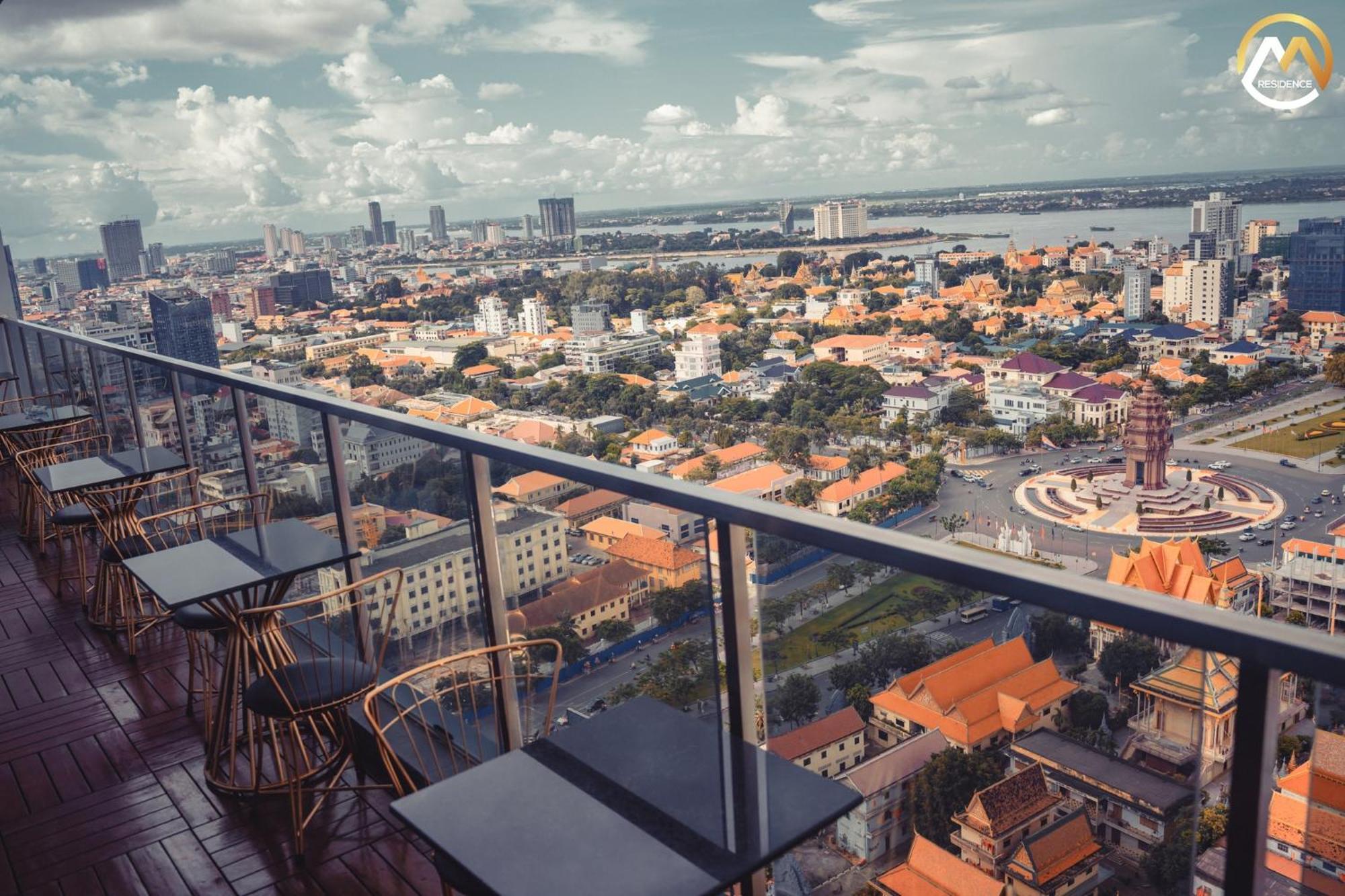 Hotel Serviced Apartments Top One Infinity Pool With View Of 360 Degree Phnom Penh Esterno foto
